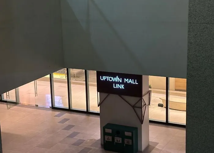 One Uptown Bgc 1br Sofabed * Manila